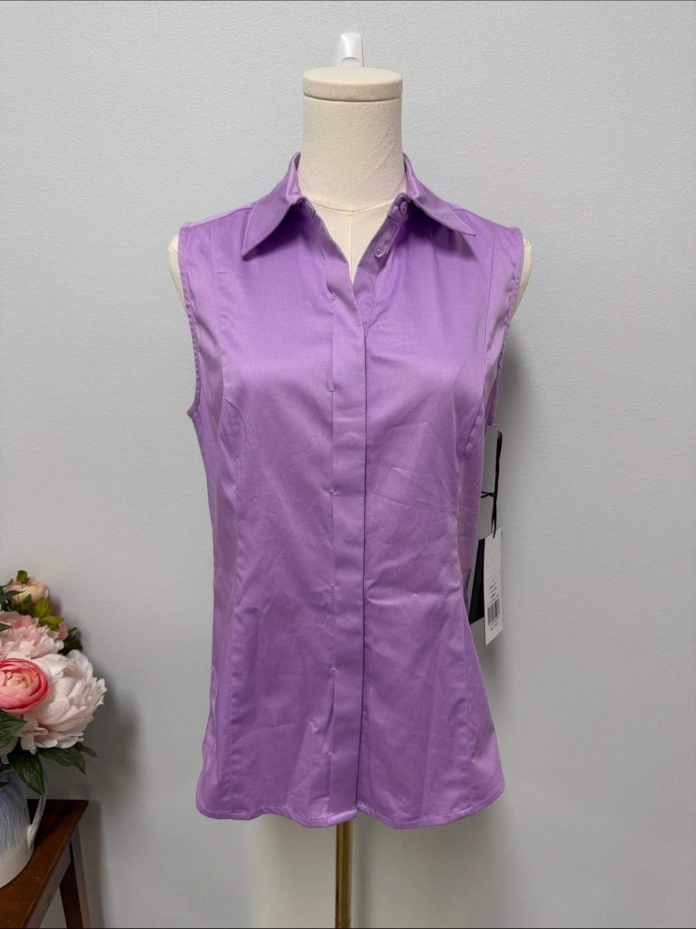 Carlisle Sleeveless Button-Front Blouse in Lavender